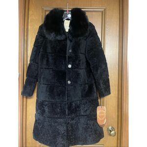 Marvellous coat with real fur collar size s/xs